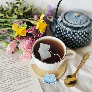 Book-shaped tea